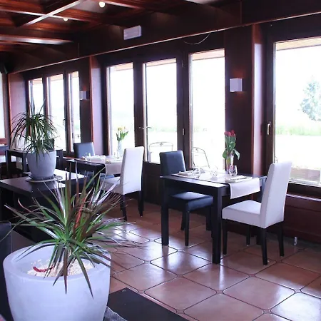 Restaurant N 4 3* מרטנלנגה