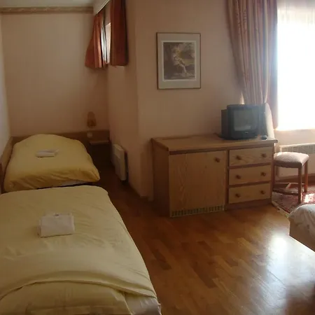 Restaurant N 4 3* Martelange